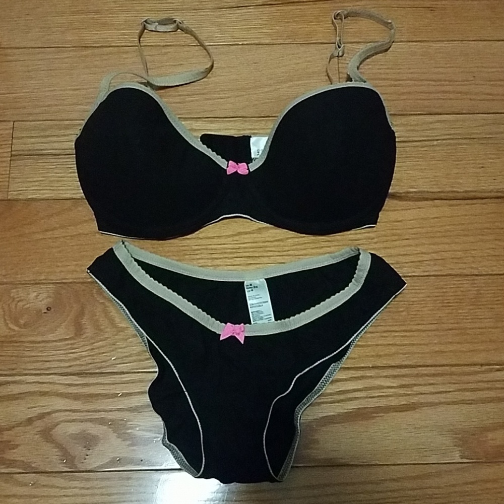 NWOT  Topshop lingerie set size 34D bra , 4 panty